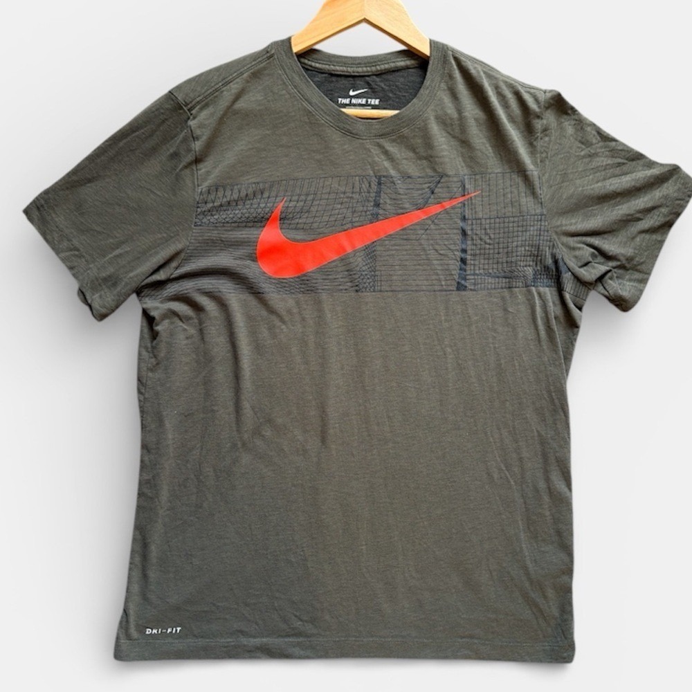 Nike T-Shirt Mens L The Nike Tee Gray Olive Orange Swoosh Dri-FIT Graphic EUC